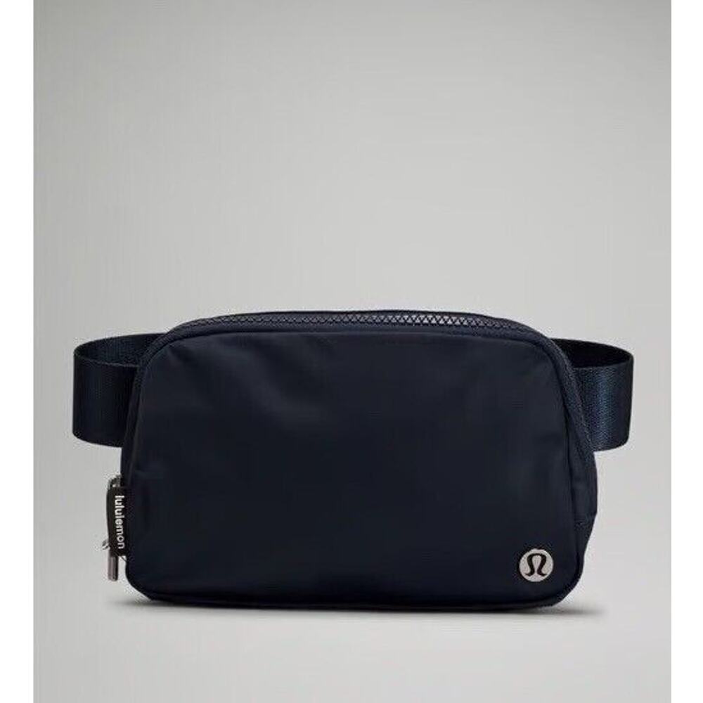 Lululemon Everywhere Belt Bag Navy 1L Brand New